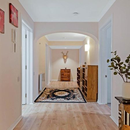 Elegant & Unique Getaway - Spacious 3 Bedroom, 2 Bathroom City Centre Apartment - Free Allocated Parking. Edinburgh Kültér fotó