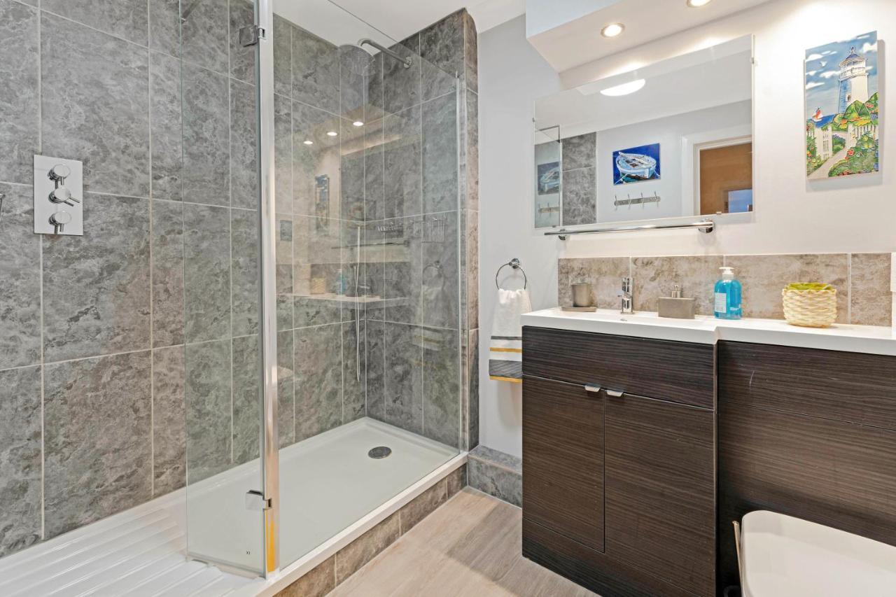 Elegant & Unique Getaway - Spacious 3 Bedroom, 2 Bathroom City Centre Apartment - Free Allocated Parking. Edinburgh Kültér fotó