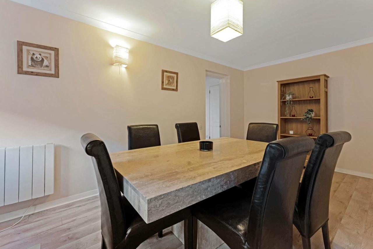 Elegant & Unique Getaway - Spacious 3 Bedroom, 2 Bathroom City Centre Apartment - Free Allocated Parking. Edinburgh Kültér fotó