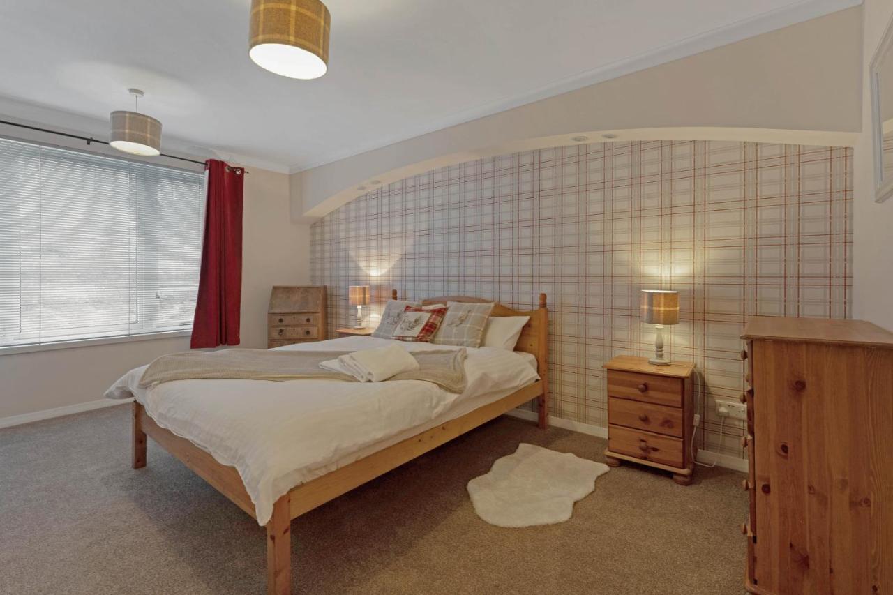 Elegant & Unique Getaway - Spacious 3 Bedroom, 2 Bathroom City Centre Apartment - Free Allocated Parking. Edinburgh Kültér fotó