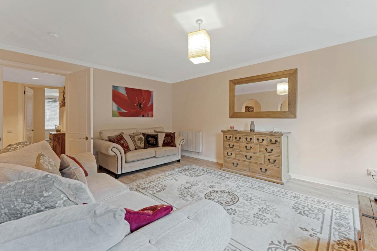 Elegant & Unique Getaway - Spacious 3 Bedroom, 2 Bathroom City Centre Apartment - Free Allocated Parking. Edinburgh Kültér fotó